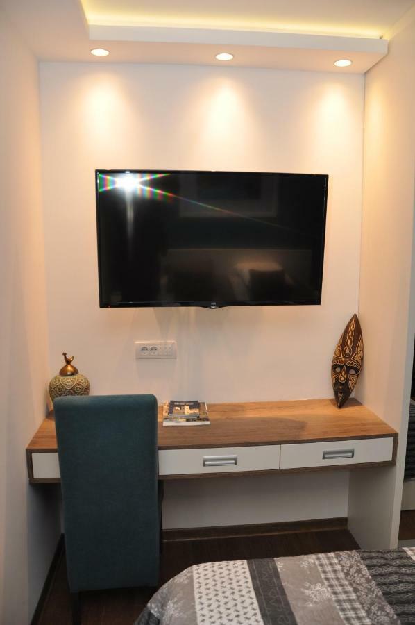 Lux Apartman Cacak Ngoại thất bức ảnh